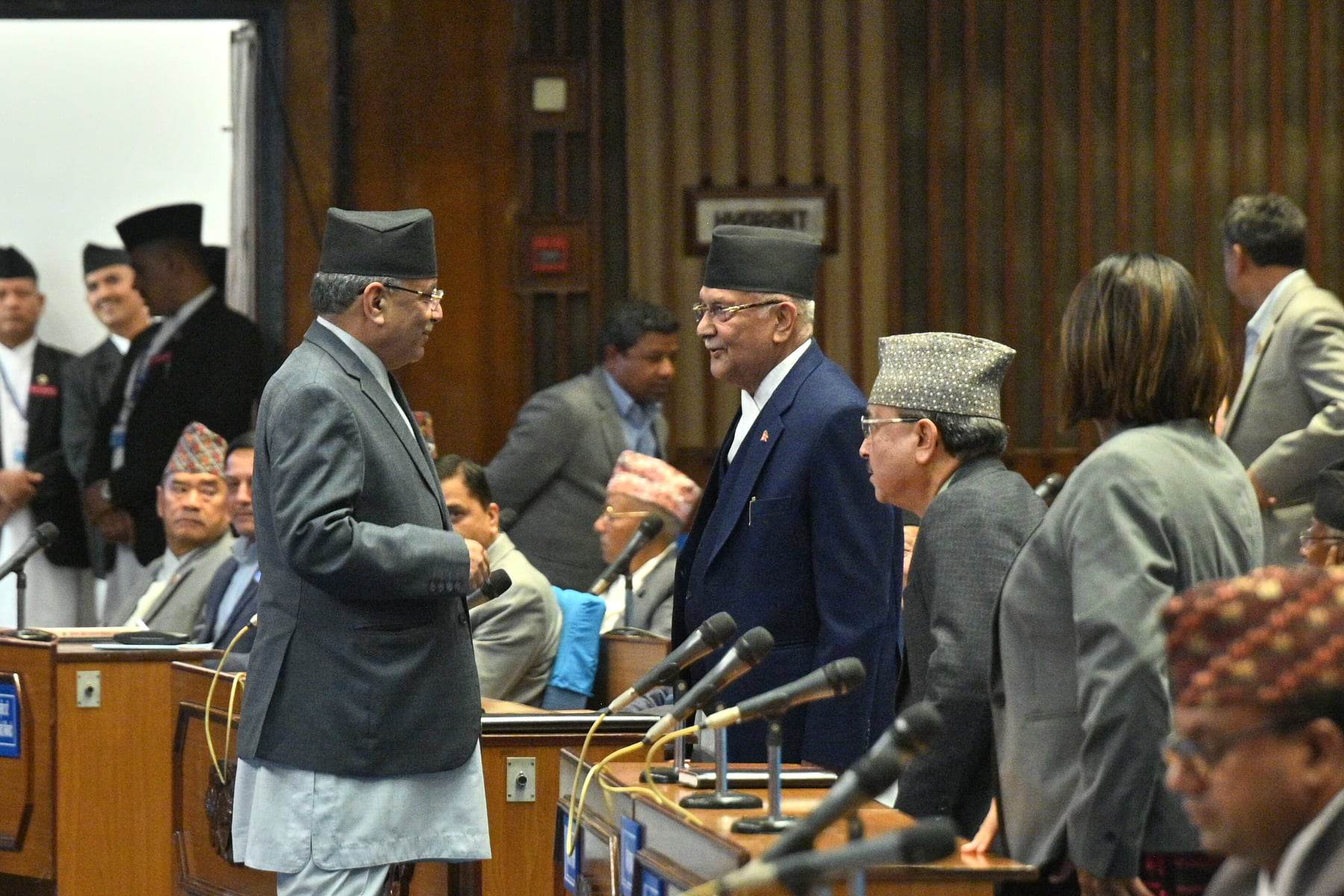प्रचण्डलाई ओलीको प्रश्न : २३ महिनासम्म संवैधानिक परिषद्को बैठक किन बोलाइएन ?